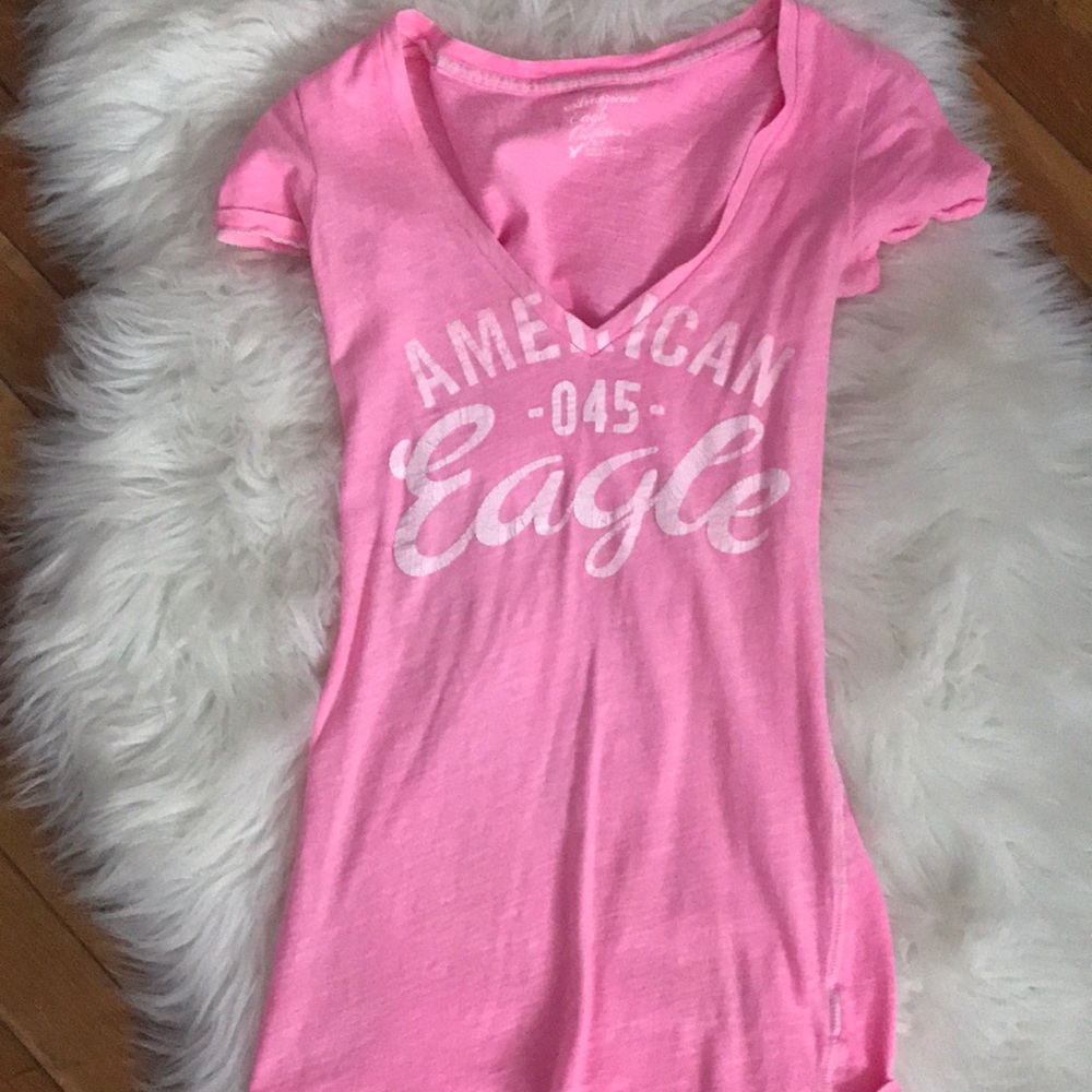 American Eagle bright pink T-Shirt V-Neck